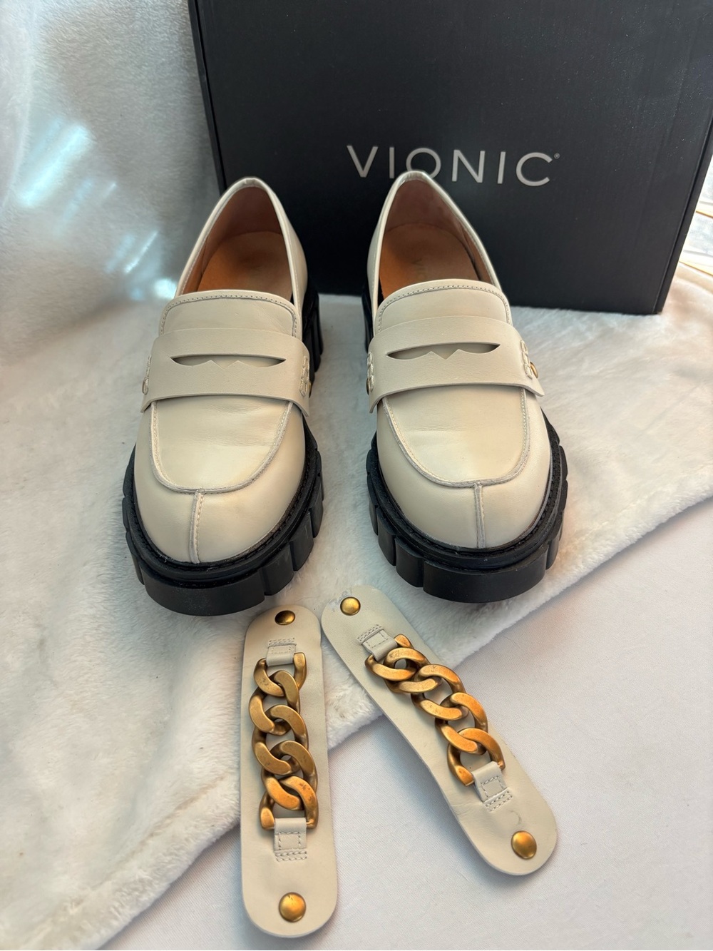 Vionic Elodie Leather Lug Sole Chain/Penny Loafers Ivory/Beige Size 8.5M